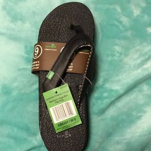 SANUK women’s yoga mat flip flops